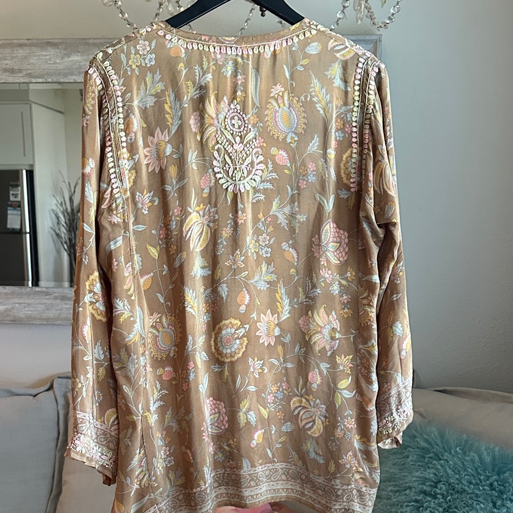 Floral Embroidered Women's Top - Picture 6 of 9